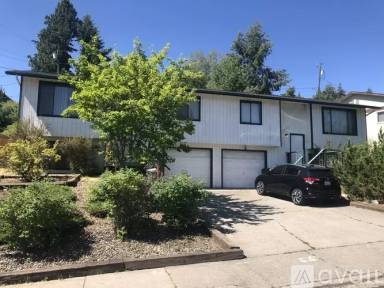 Main picture of 1523 NW Turner Dr