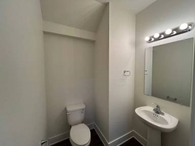 Main picture of 1822 Royal Loop