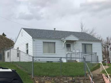 Main picture of 926 Assiniboine Ave