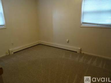 Main picture of 303 E Coomer St