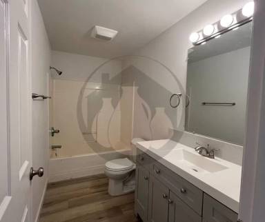 Main picture of 310 N Bridge St