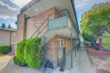 Main picture of UW 5121 24 AVE NE - 2