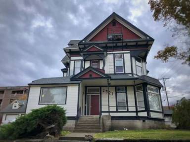 Main picture of 1827 W Riverside Ave