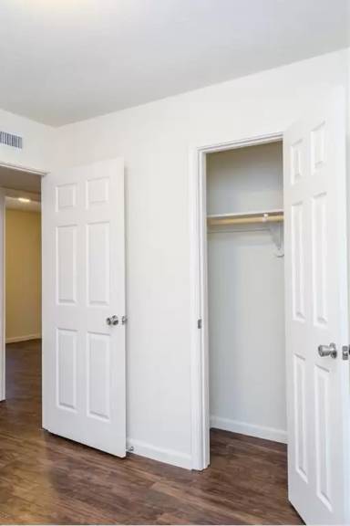 Main picture of 804 Cambridge Dr