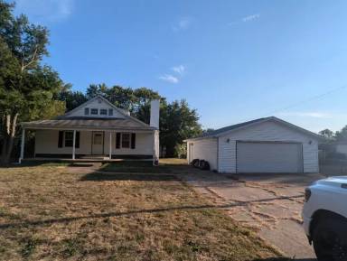 Main picture of 1150 W River Rd