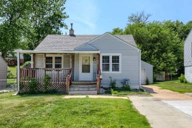Main picture of 6042 S 41st Ave