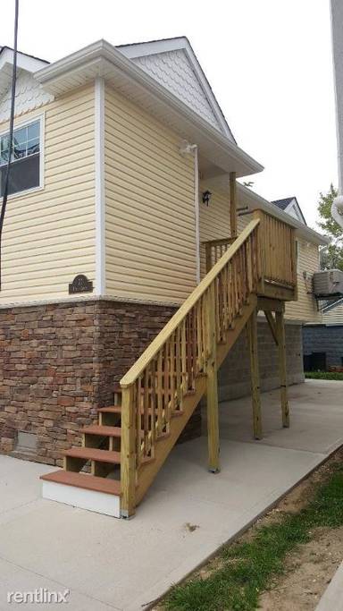 Main picture of 37 Edwin Ct