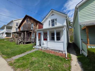 Main picture of 114 Main St