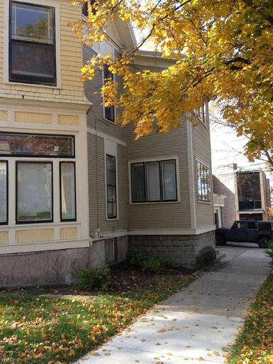 Main picture of 254 Washington St SE