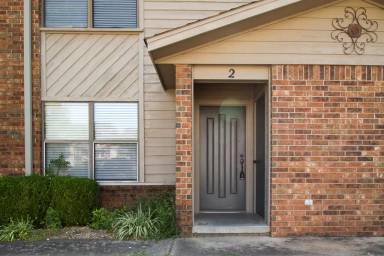 Main picture of 2728 E Krantz