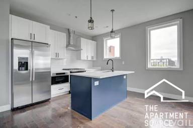 Main picture of 2219 N Clybourn Ave