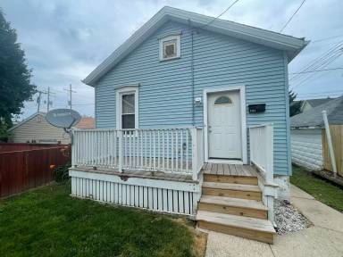 Main picture of 2362 S Howell Ave