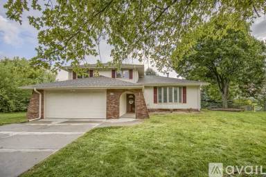 Main picture of 2115 S 145th Cir