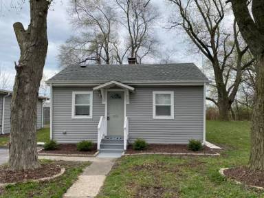 Main picture of 3775 Maple St