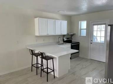 Main picture of 740 N Grandview Ave