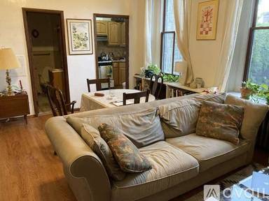 Main picture of 2222 Green St