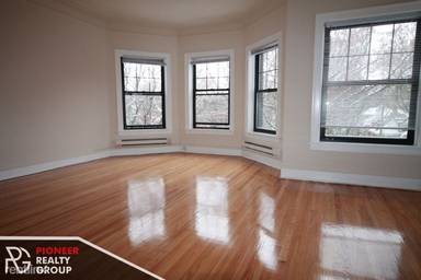 Main picture of 1033 Dempster St & 1309 Oak Ave