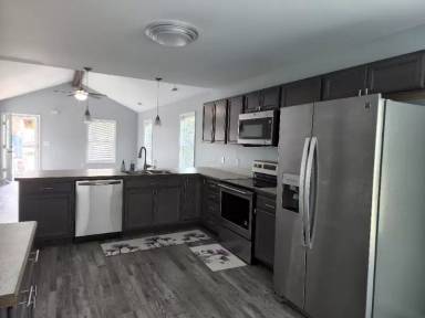Main picture of 636 S Lee Ave