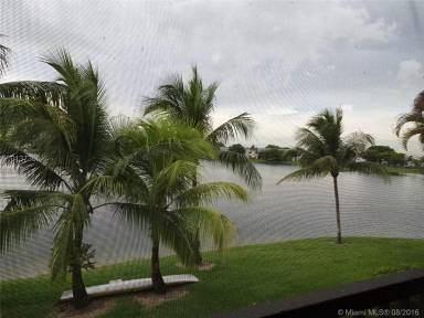 Main picture of Lakeshore Community