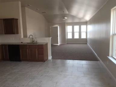Main picture of 808 E 99th St