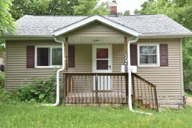 Main picture of 320 30th Street Dr SE