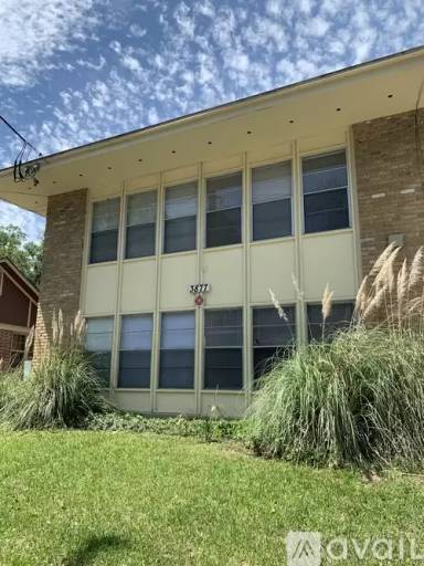 Main picture of 3877 Herschel St