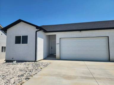 Main picture of 673 E La Porte