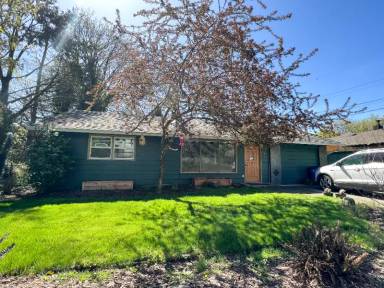 Main picture of 1524 NW Norwood Dr