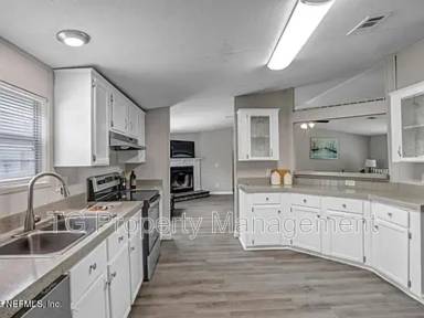 Main picture of 2562 Hibiscus Ave