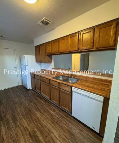 Main picture of 4040 W Keeler St