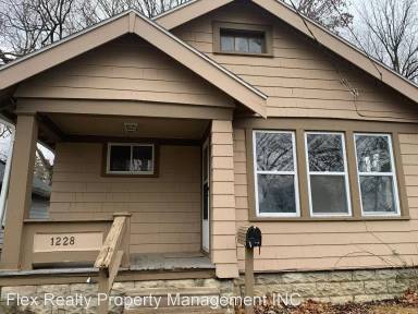 Main picture of 1228 Edgewood Dr