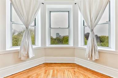 Main picture of 80 Fenway