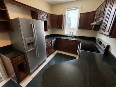 Main picture of 2609 N Maryland Ave