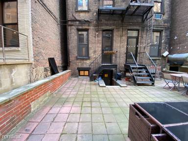 Main picture of 150 E 84th St