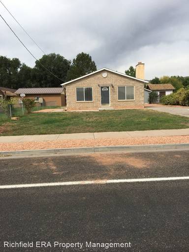 Main picture of 466 S 400 W