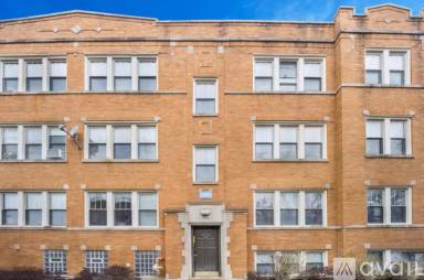 Main picture of 4748 W Roscoe St