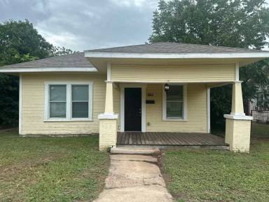 Main picture of 882 Clinton St