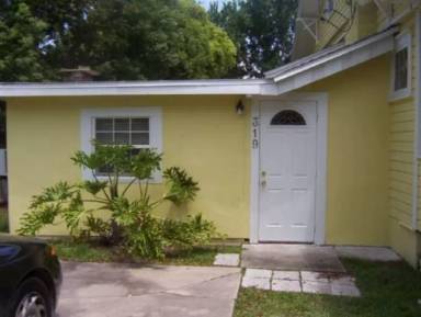 Main picture of 319 E Pierce Ave