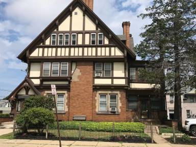 Main picture of 230 W 9th St