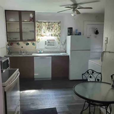 Main picture of 702 W State St