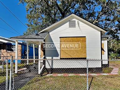 Main picture of 1585 W 35th St