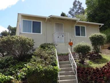 Main picture of 1944 Howe Dr