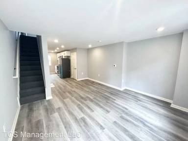Main picture of 2172 N Darien St