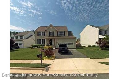 Main picture of 8 Saint Johns Ct