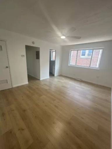 Main picture of 17550 Lake Shore Blvd