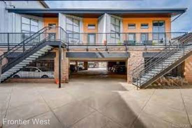 Main picture of 3149 Blake St