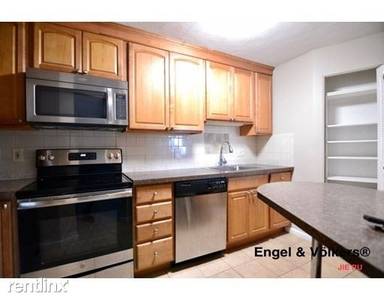 Main picture of 215 Thomas Burgin Pkwy