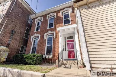 Main picture of 124 N Clay St