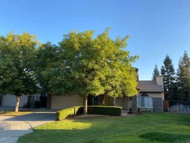 Main picture of 9834 N Whitney Ave