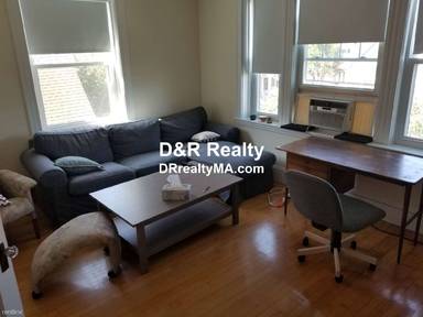 Main picture of 14 Centre St